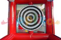 Dmuchaniec do rywalizacji - Rzut toporkiem