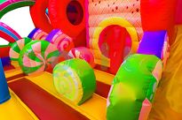 Dmuchany plac zabaw cukierki